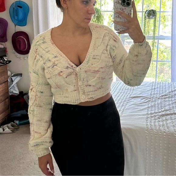 Kimchi Blue Cropped sweater - Picture 3 of 5